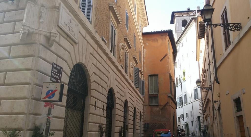 Vetrina Holidays Apartment Navona Roma Quarto foto